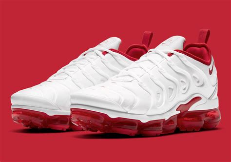 VaporMax plus white red